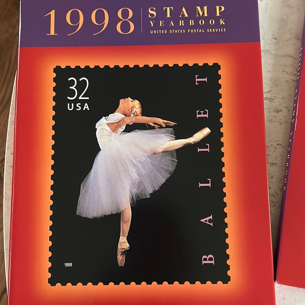 1998 commemorative USPS stamp yearbook mint condition.